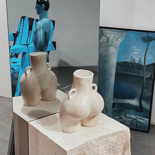 LOVE HANDLES Vase-Glossy Beige