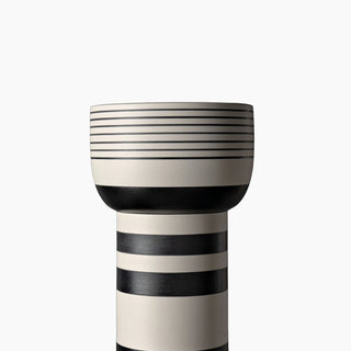 Black and White Vase 1