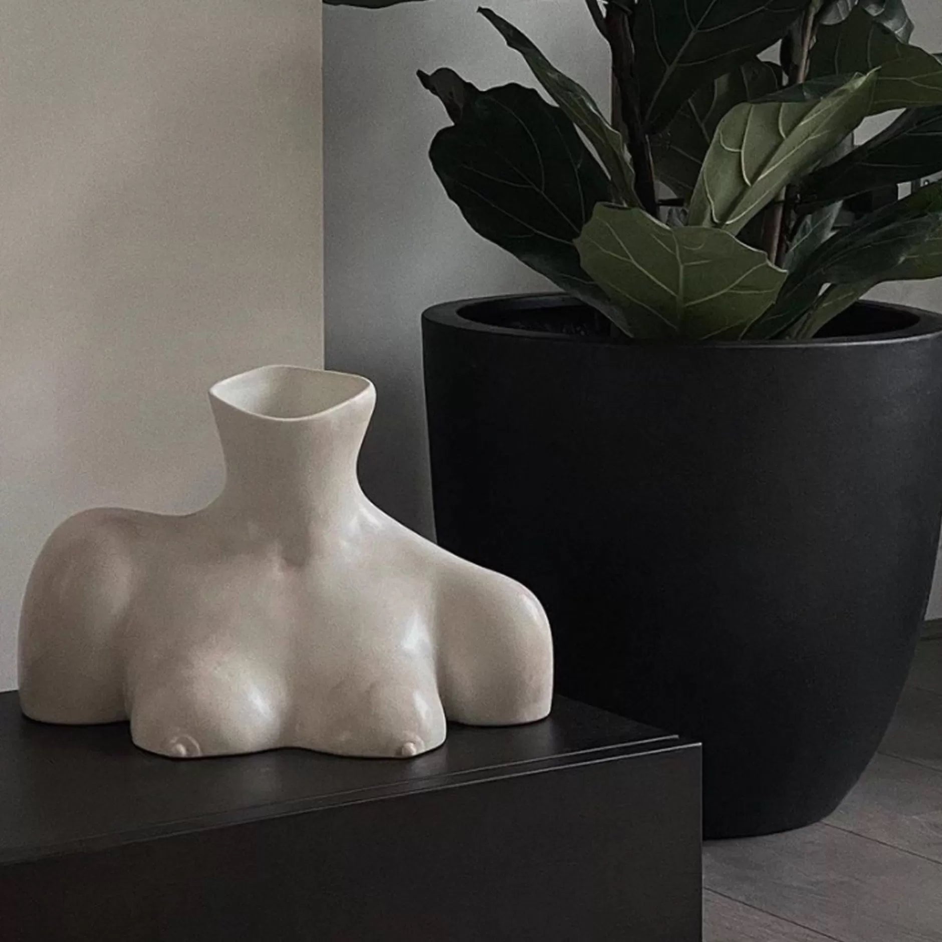 ANISSA KERMICHE - BREAST FRIEND Vase - Matte White – RENDEZ-VOUS HOME ANISSA KERMICHE - BREAST FRIEND Vase - Matte White – RENDEZ-VOUS HOME